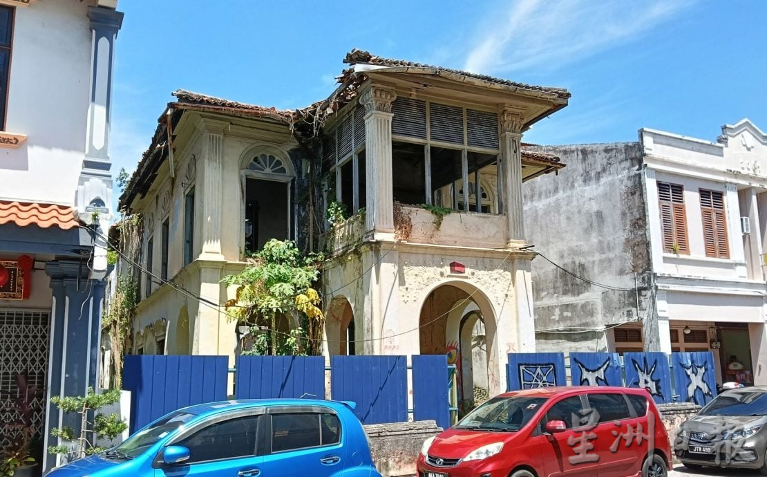 （古城第三版主文）蓝锌板遮不住老屋荒凉·旅游年有望改变吗？