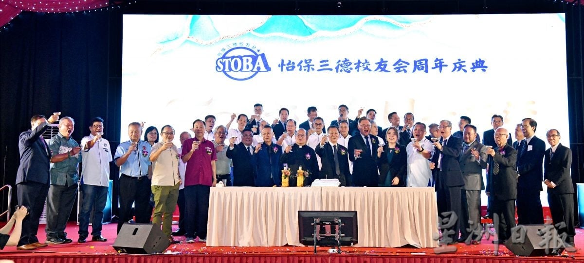 三德校友张成富捐3商店 助清寒子弟 活动基金