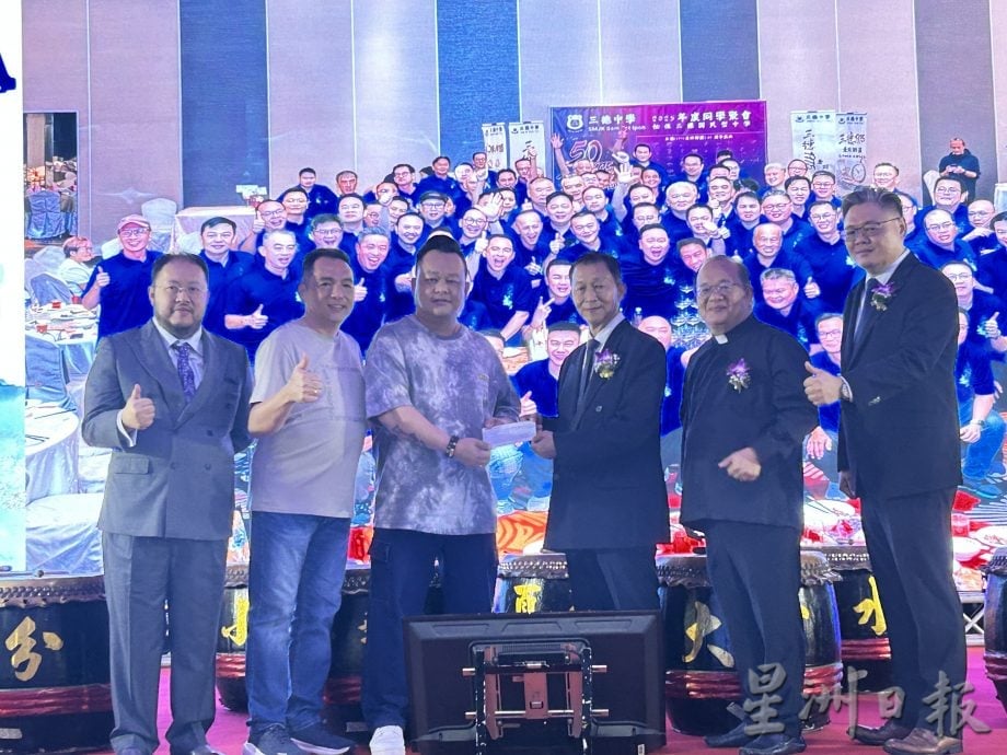 三德校友张成富捐3商店 助清寒子弟 活动基金