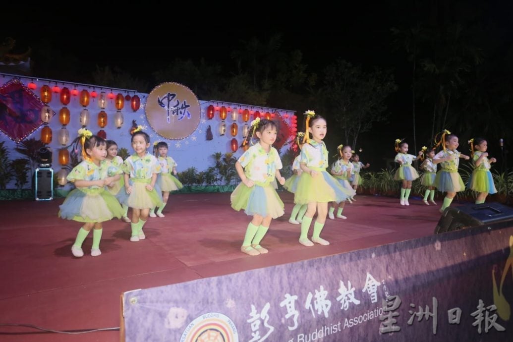 东：（已签发）彭亨佛教会中秋园游会 近800市民共赴文化盛宴