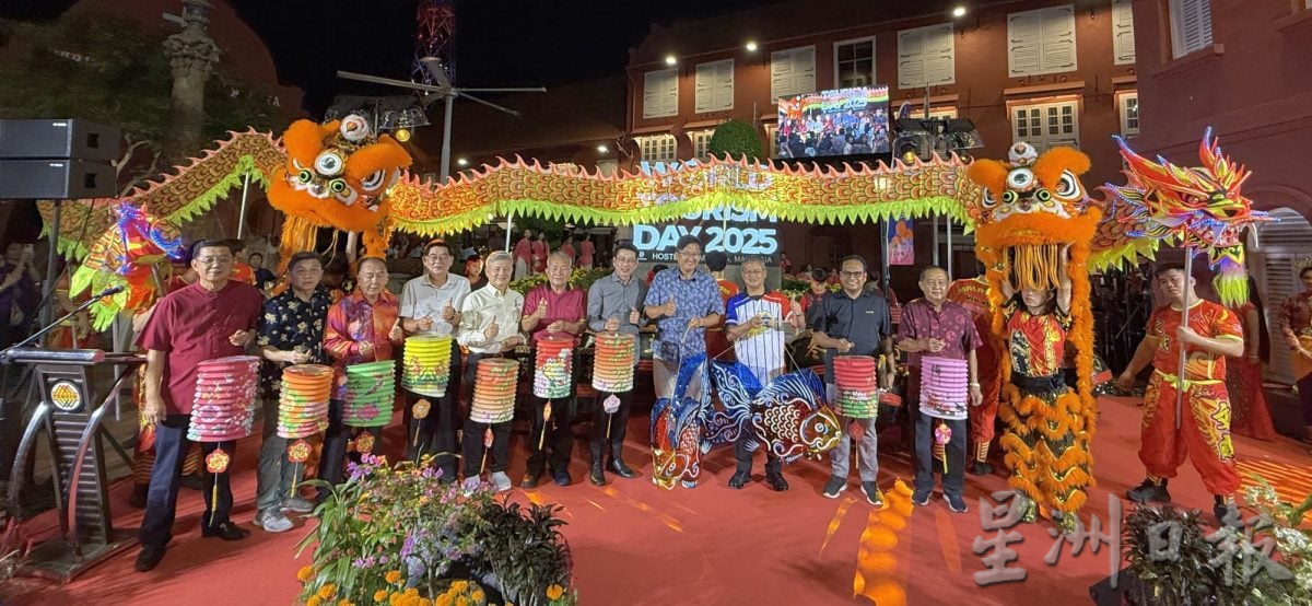 （古城封面主文）花灯映古城·各族共庆中秋情