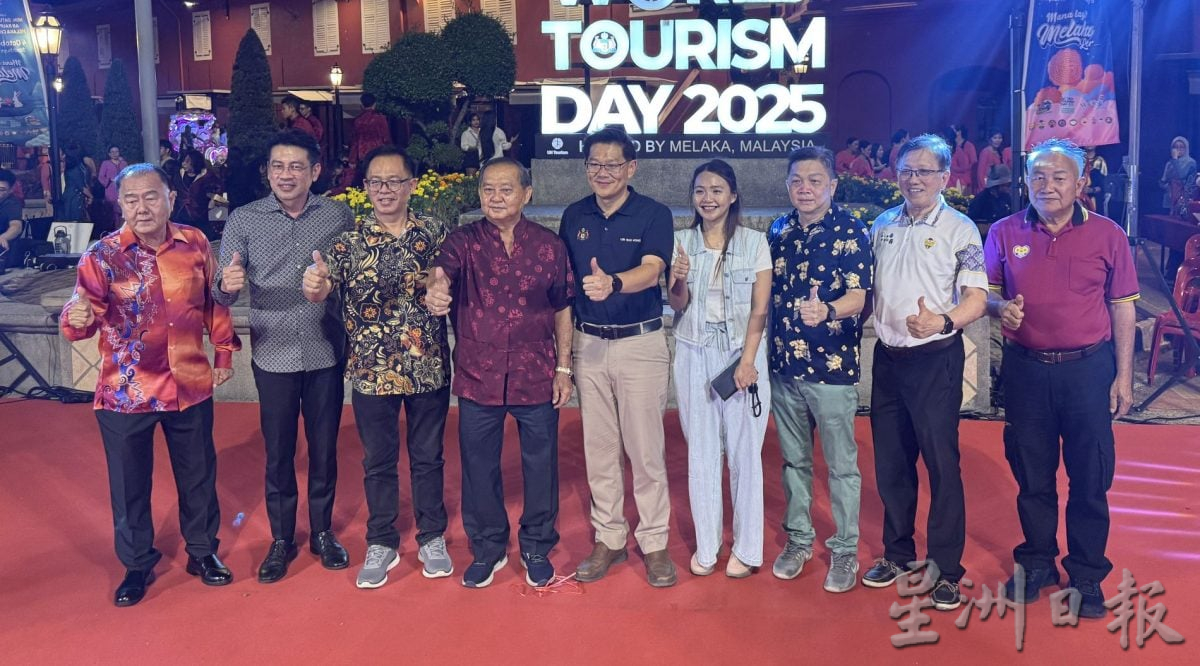 （古城封面主文）花灯映古城·各族共庆中秋情