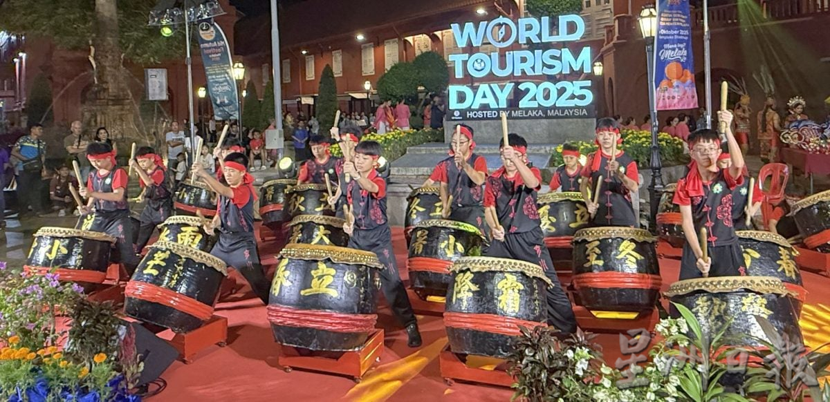 （古城封面主文）花灯映古城·各族共庆中秋情