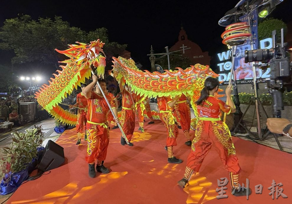（古城封面主文）花灯映古城·各族共庆中秋情
