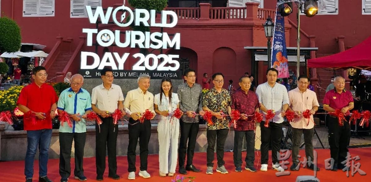 （古城封面主文）花灯映古城·各族共庆中秋情