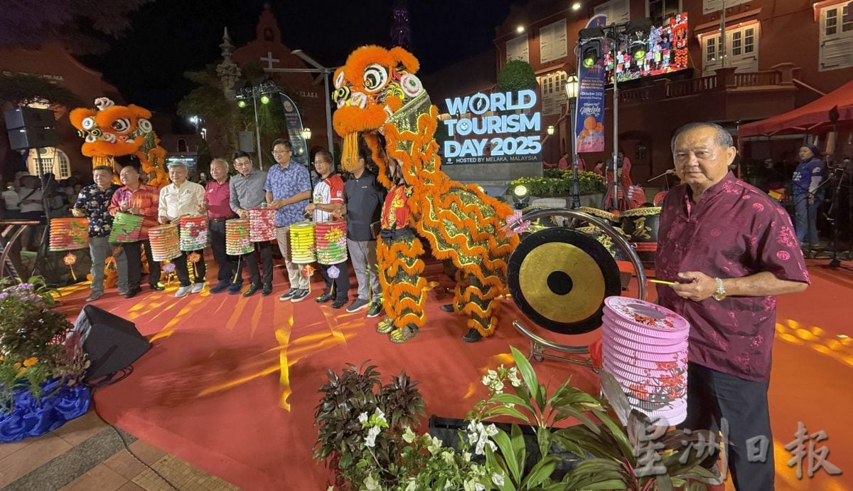 （古城封面主文）花灯映古城·各族共庆中秋情
