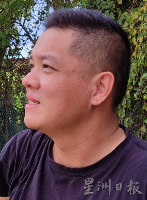 天气晴朗无风雨 白龙卷风掀屋顶