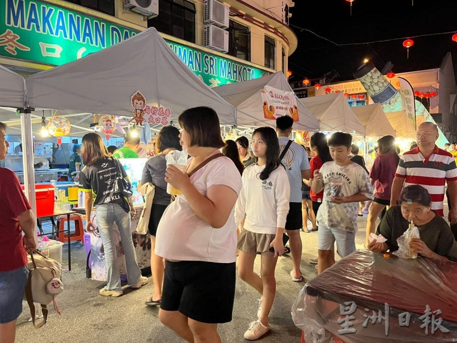 逛市集看表演享美食 庆中秋如小过年 霹气氛炽热