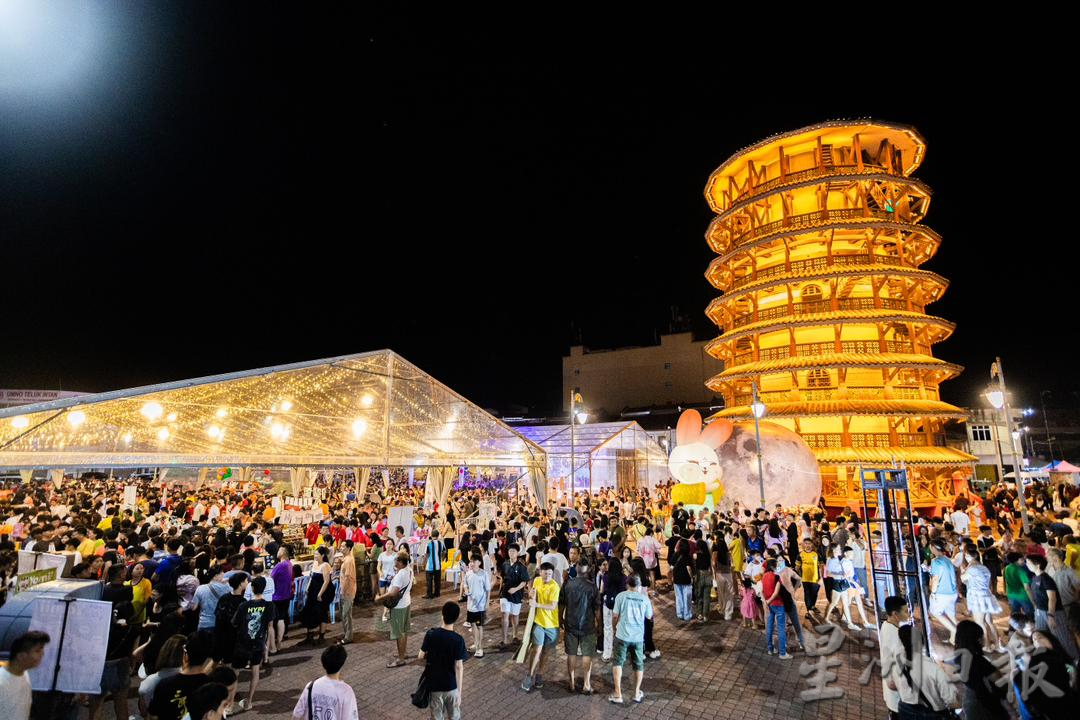 逛市集看表演享美食 庆中秋如小过年 霹气氛炽热