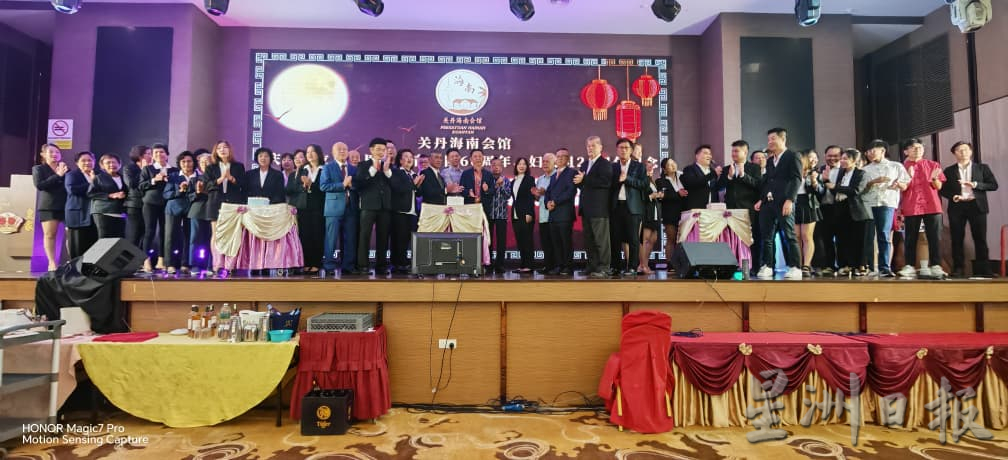 东:已签发:马来西亚海南会馆联合会总会长拿督杨克浩呼吁大家,踊跃参与即将于今年11月14日至16日,在槟城举行的第18届世界海南乡团联谊大会