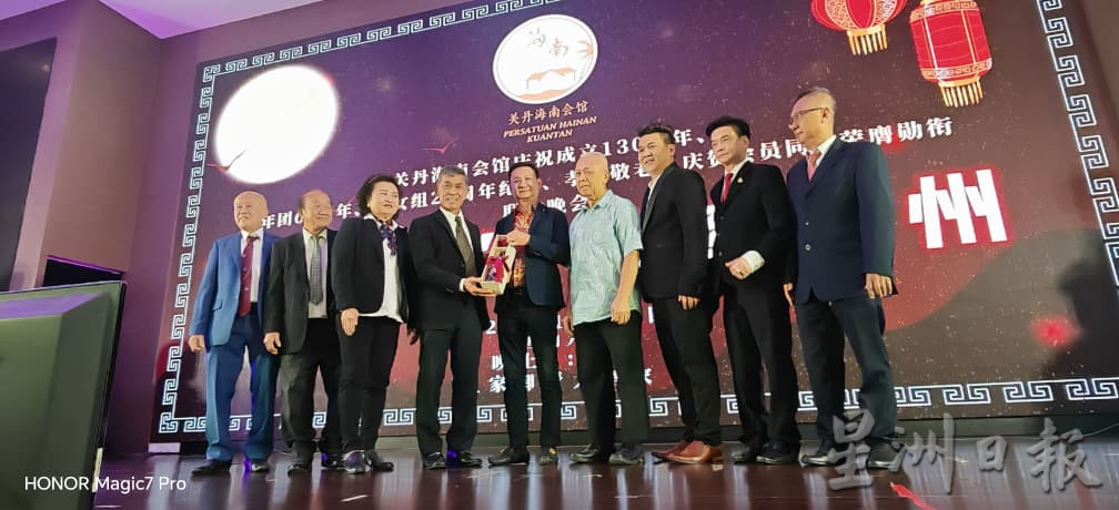 东:已签发:马来西亚海南会馆联合会总会长拿督杨克浩呼吁大家,踊跃参与即将于今年11月14日至16日,在槟城举行的第18届世界海南乡团联谊大会