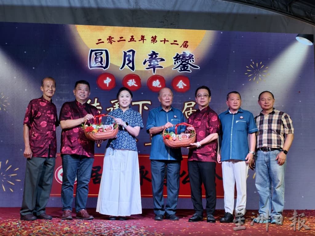 柔:新闻:“圆月牵銮”中秋晚会热爆 刘文丰盼扩大27宗乡团