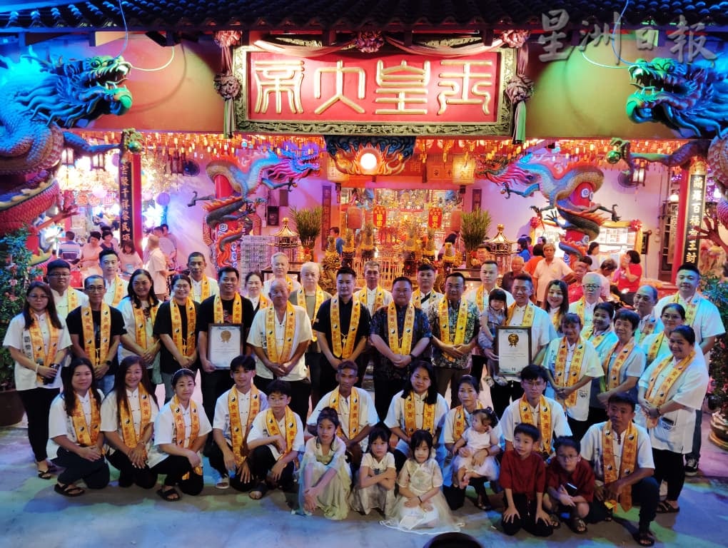 已签发 柔：版头之一：东甲茧云宫2艺术作品 获颁《马来西亚记录大全》