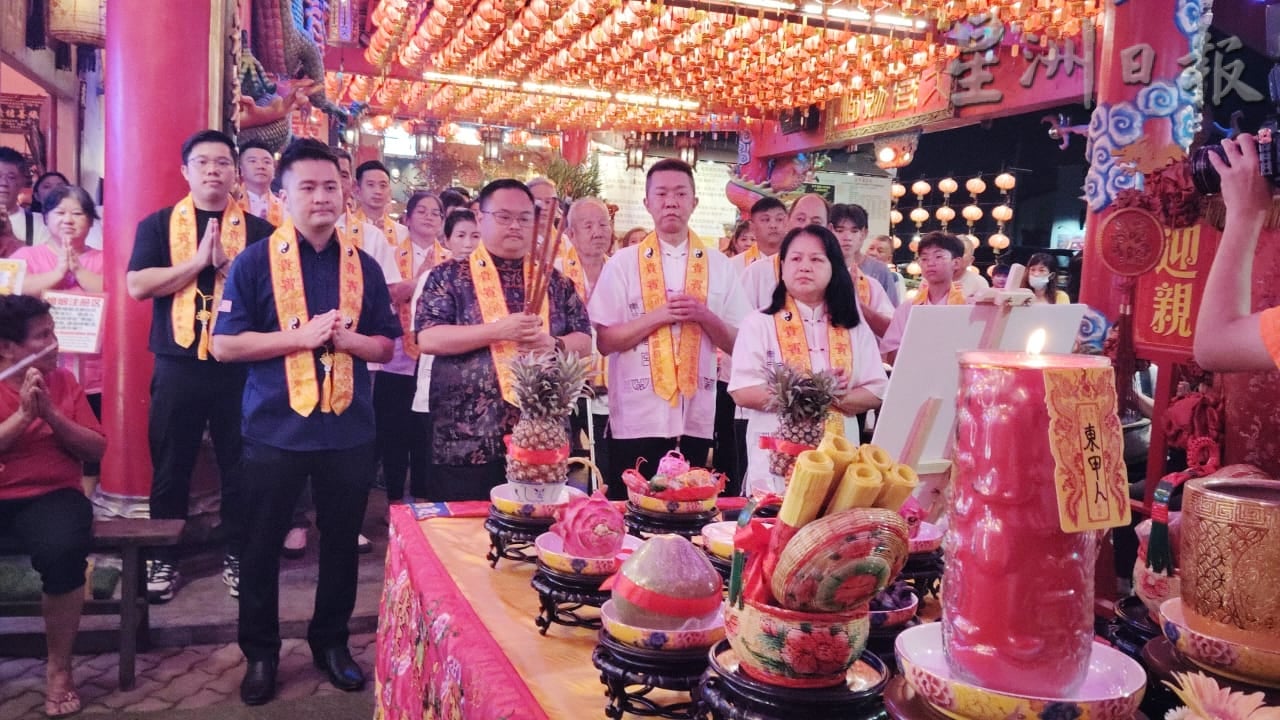 已签发 柔：版头之一：东甲茧云宫2艺术作品 获颁《马来西亚记录大全》