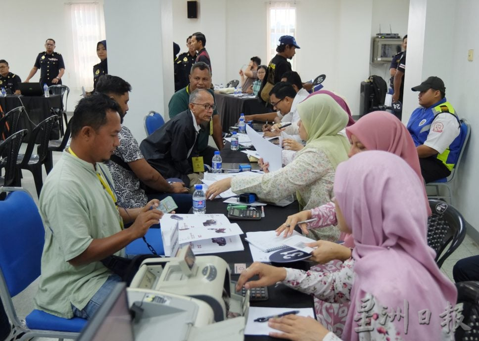 东:(已签发)彭陆交局今年第2次拍卖充公车辆 进账9万5750令吉