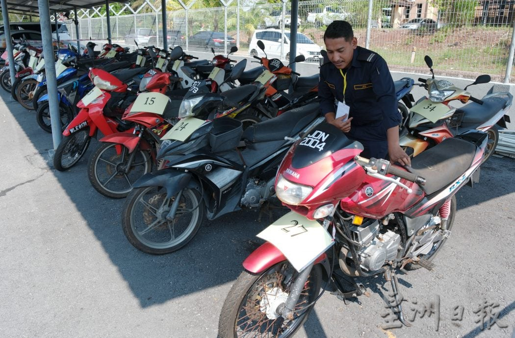 东:(已签发)彭陆交局今年第2次拍卖充公车辆 进账9万5750令吉