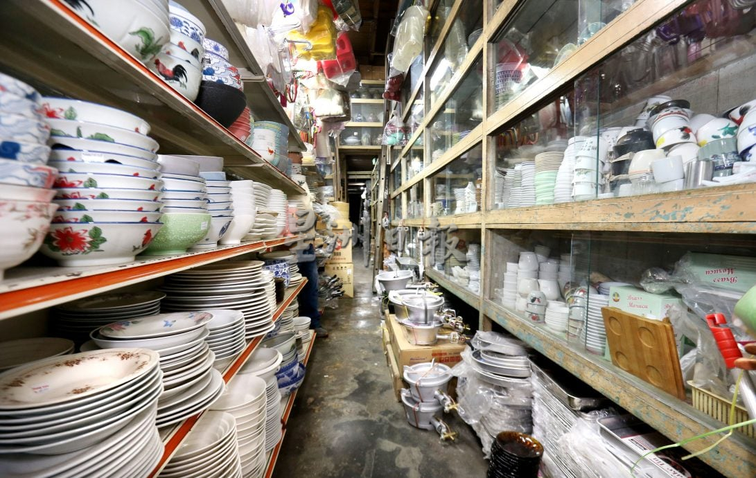 霹:老店寻踪∕怡保71年永德成瓷器店