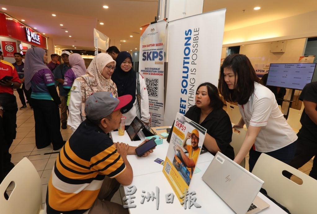 已签发 柔：版三头：柔贸消局拟与移民局合作 新山2关卡提醒外国车仅能添RON97汽油