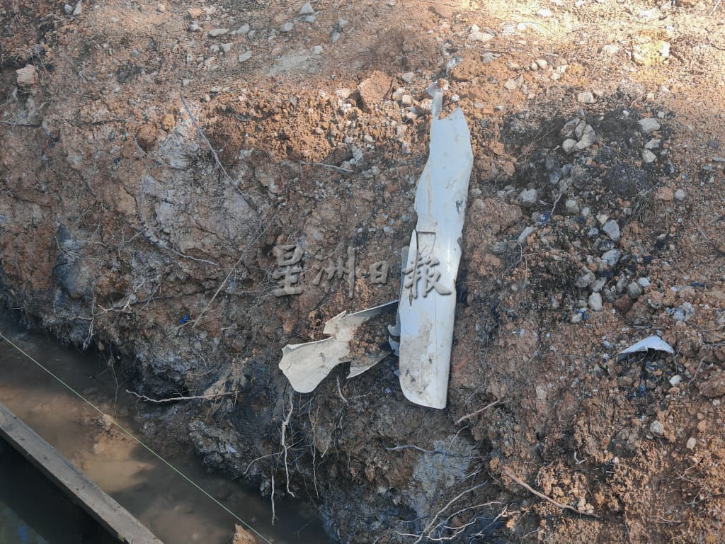 市政厅协助公共工程局紧急维修防洪沟,确保水流通畅