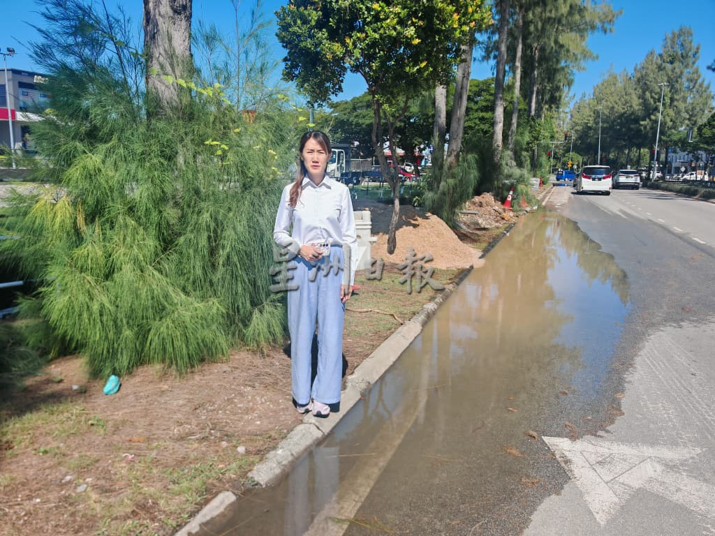 市政厅协助公共工程局紧急维修防洪沟,确保水流通畅