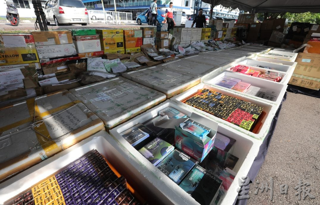 **已签发**柔：第三版头：涉24年毒品案市值逾4300万  柔警运各类毒品往雪州销毁