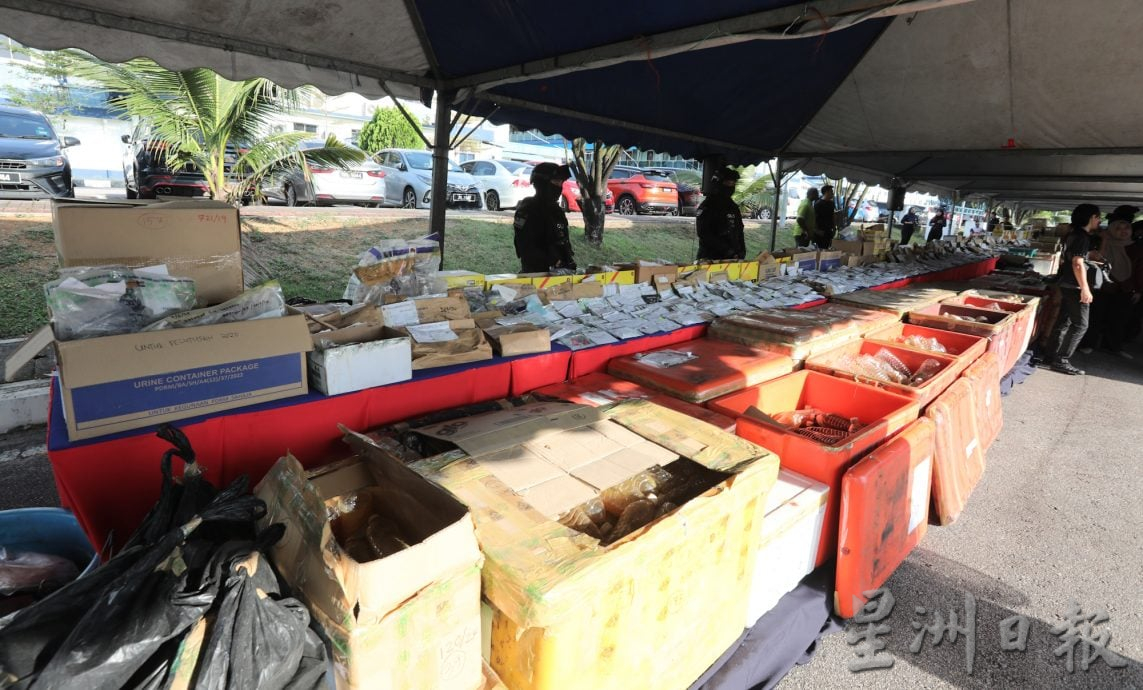 **已签发**柔：第三版头：涉24年毒品案市值逾4300万  柔警运各类毒品往雪州销毁