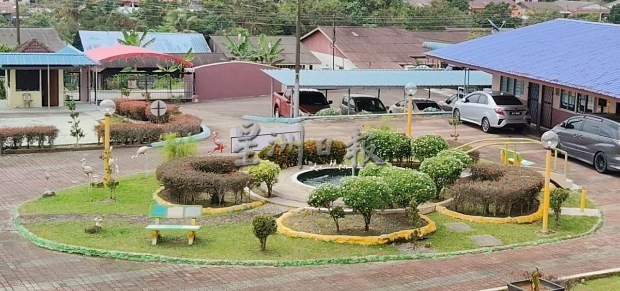 **已签发**柔：封面：特稿〡添7幅壁画又猫头鹰入住  士年纳华小成创意校园