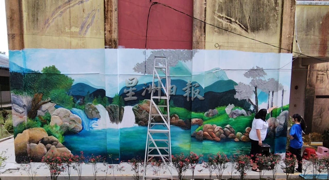 **已签发**柔：封面：特稿〡添7幅壁画又猫头鹰入住  士年纳华小成创意校园