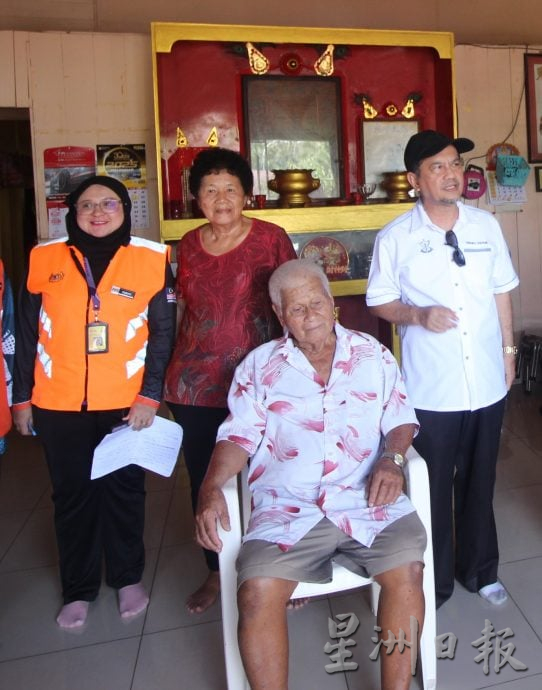 东：（已签发）东姑朱比里：劳勿暴风雨是拉尼娜现象造成