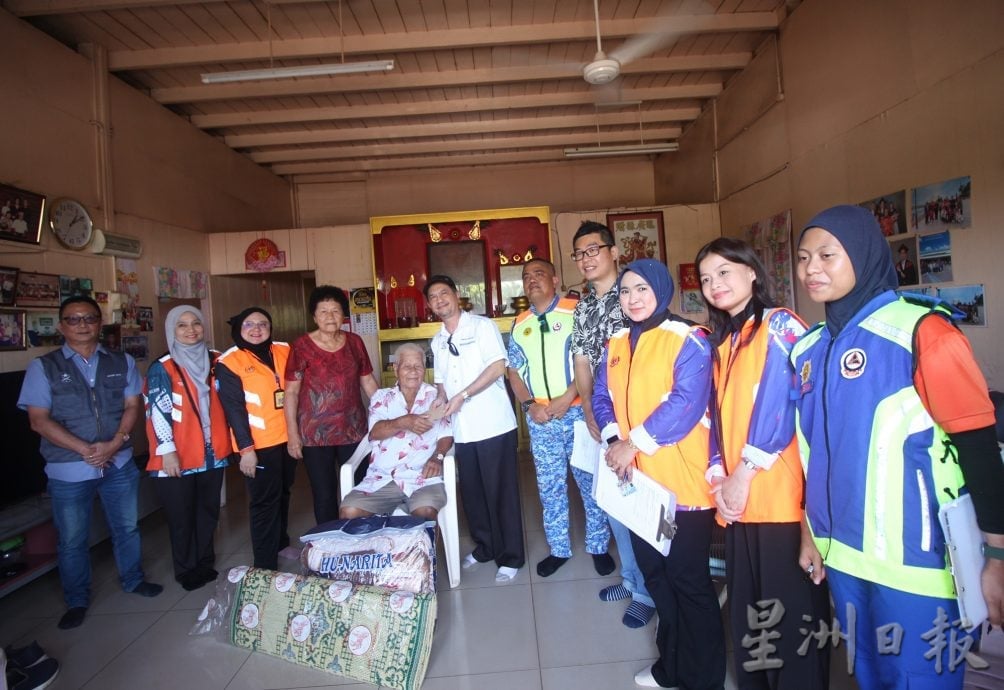 东：（已签发）东姑朱比里：劳勿暴风雨是拉尼娜现象造成