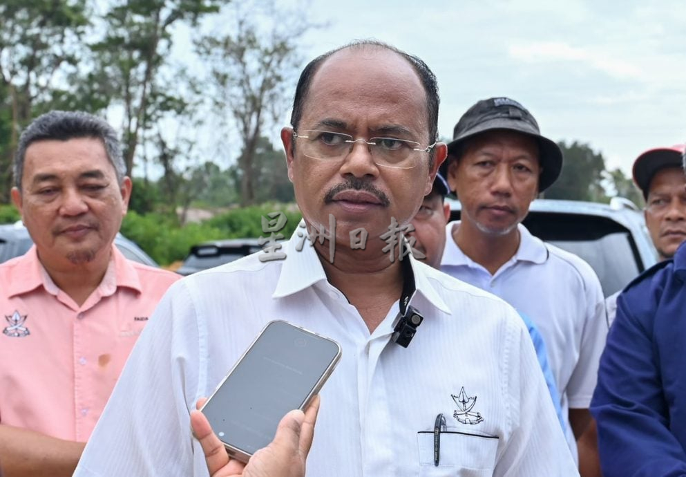 东铁项目造路引发水患，彭州政府采立即行动解决珍多甘榜古邦依干水灾问题。