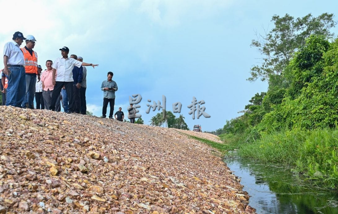 东铁项目造路引发水患，彭州政府采立即行动解决珍多甘榜古邦依干水灾问题。