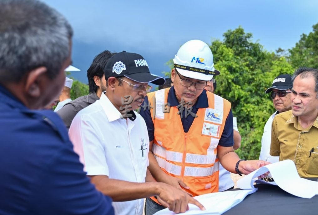 东铁项目造路引发水患，彭州政府采立即行动解决珍多甘榜古邦依干水灾问题。