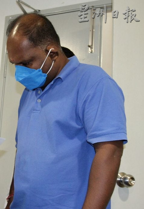 涉怡火车站连撞6车 司机面控认罪罚8000