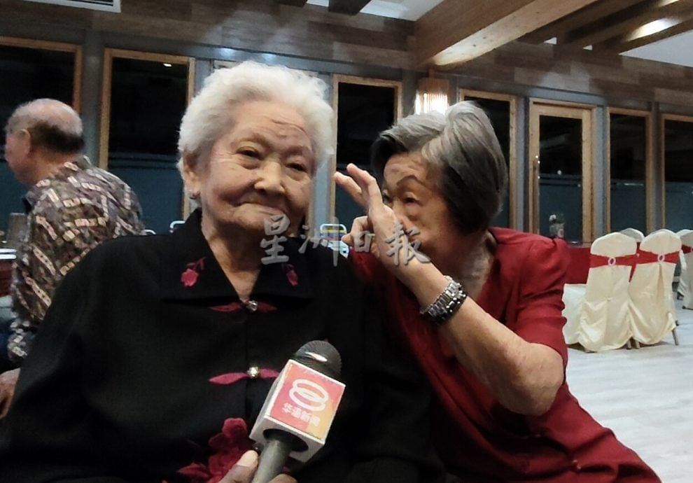 走过百年：人瑞洪金珠 当过警察 撑起家 