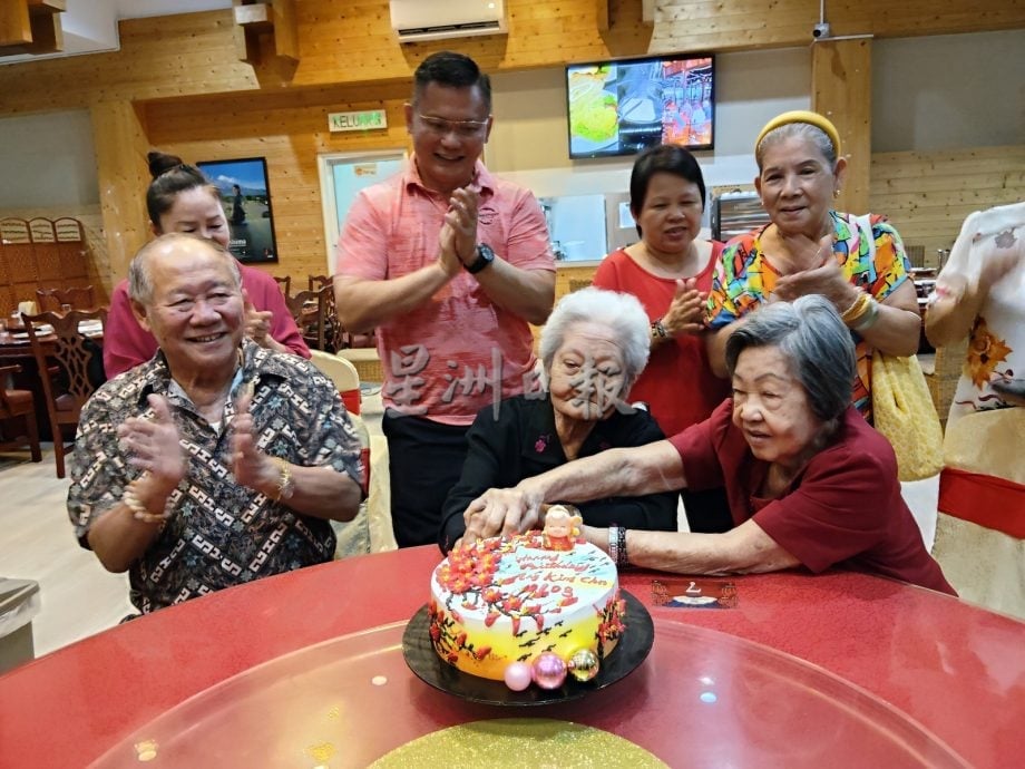 走过百年：人瑞洪金珠 当过警察 撑起家 