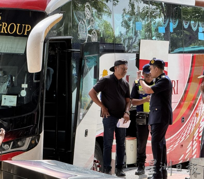 （古城第二版主文）限速器执法行动检查448辆巴士·仅57辆出示证书