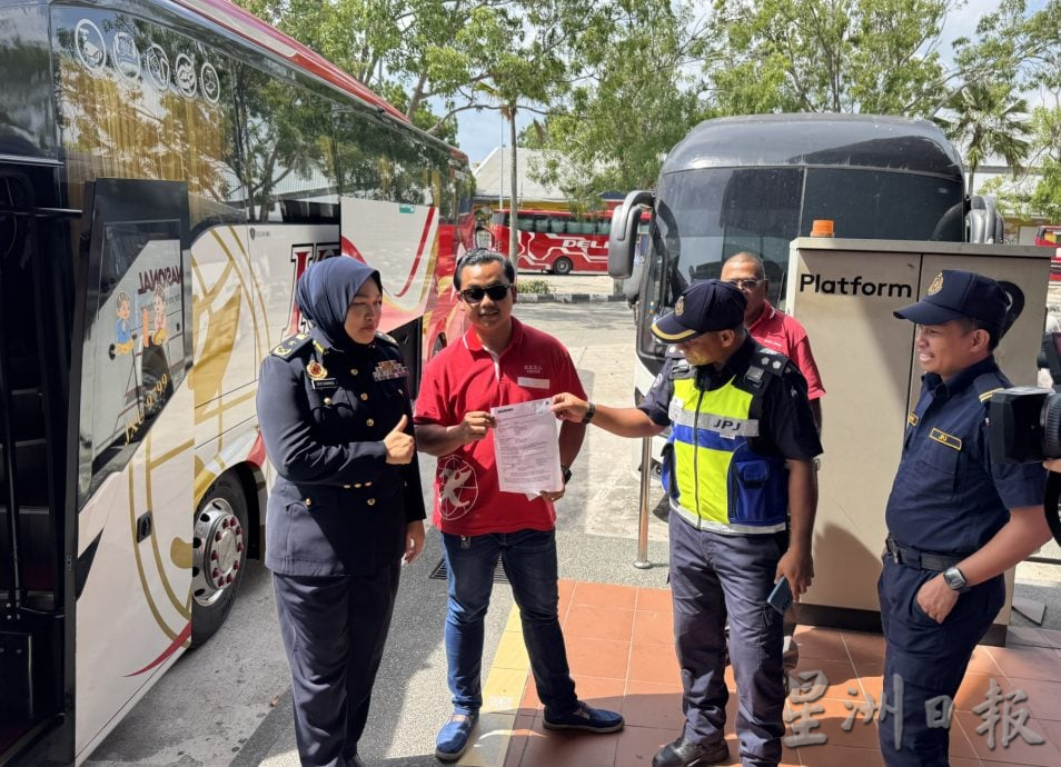 （古城第二版主文）限速器执法行动检查448辆巴士·仅57辆出示证书