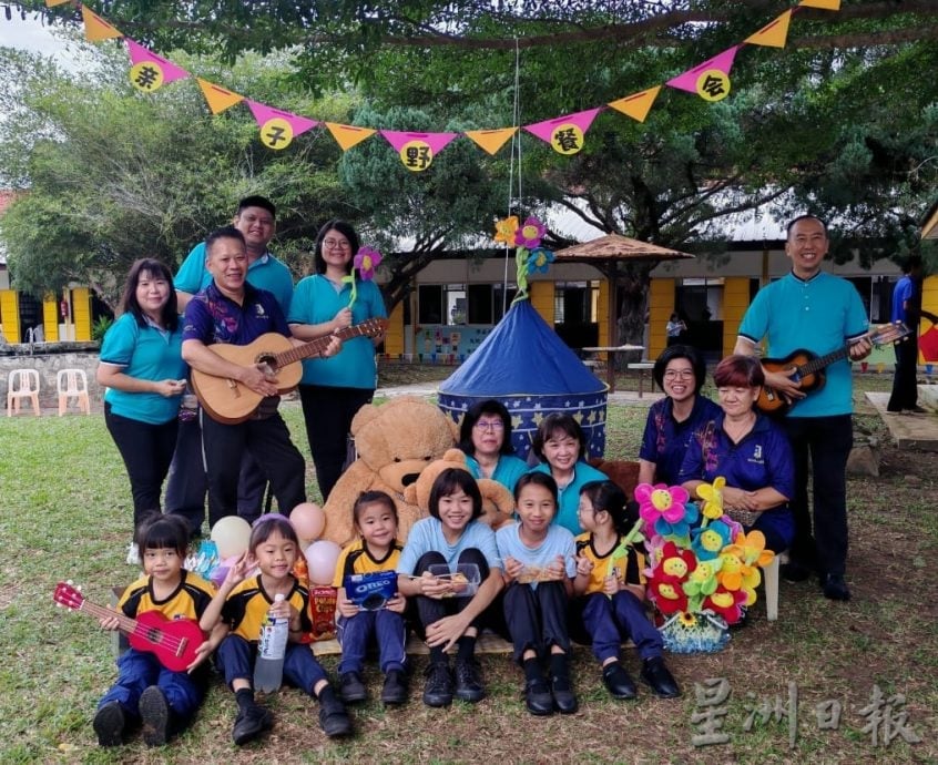 东:(已签发)玻璃口华小庆祝儿童节举行亲子野餐会