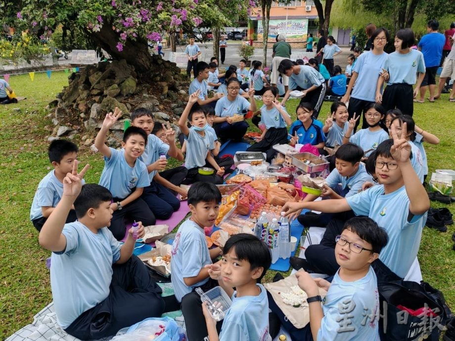 东:(已签发)玻璃口华小庆祝儿童节举行亲子野餐会