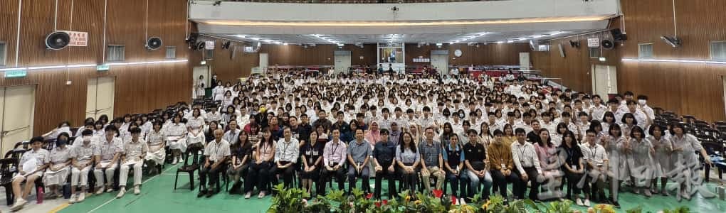 已签发 柔:校外学艺竞赛成绩较去年标青 新山宽中433师生受表扬