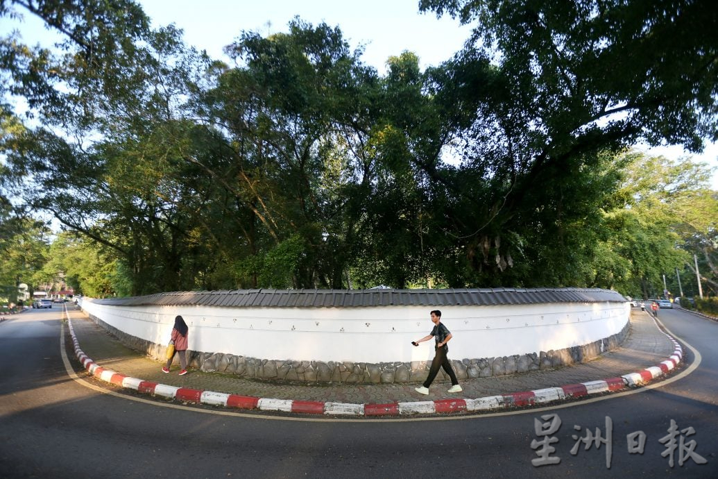 【流金岁月】/天涯何处无芳草 来DR公园赏风光