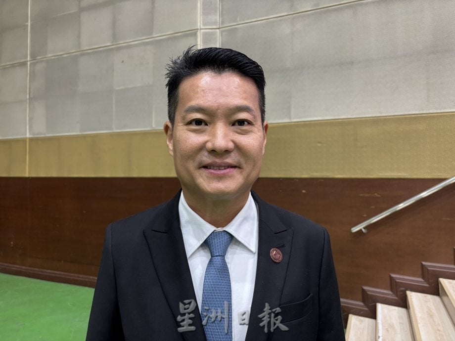 南院新学期迎606新生   启动AI机械手成亮点