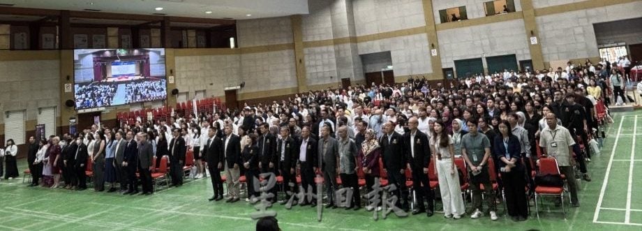 南院新学期迎606新生   启动AI机械手成亮点