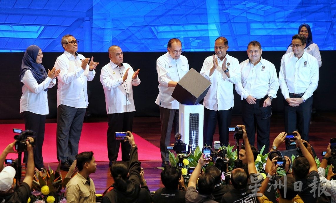 首相:不理别人怎么看 盼数年任期清理好烂摊子