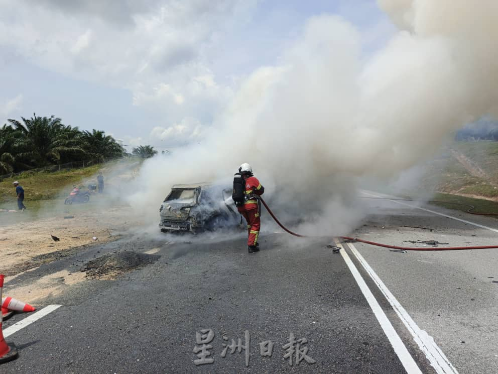 2车相撞起火燃  酿2死3重伤