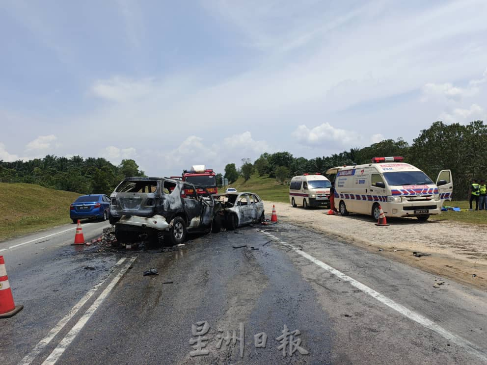 2车相撞起火燃  酿2死3重伤