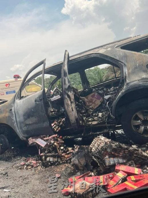 2车相撞起火燃  酿2死3重伤