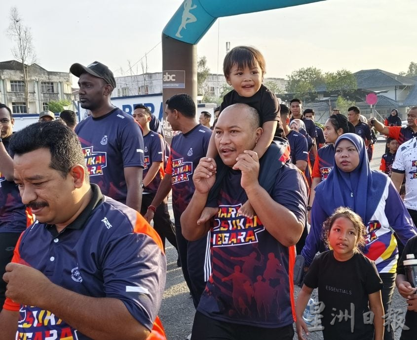 东：百乐县警察总部3公里欢乐跑 340人齐齐出动