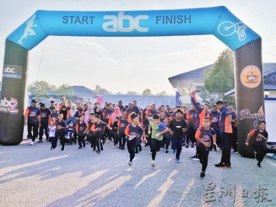 东：百乐县警察总部3公里欢乐跑 340人齐齐出动